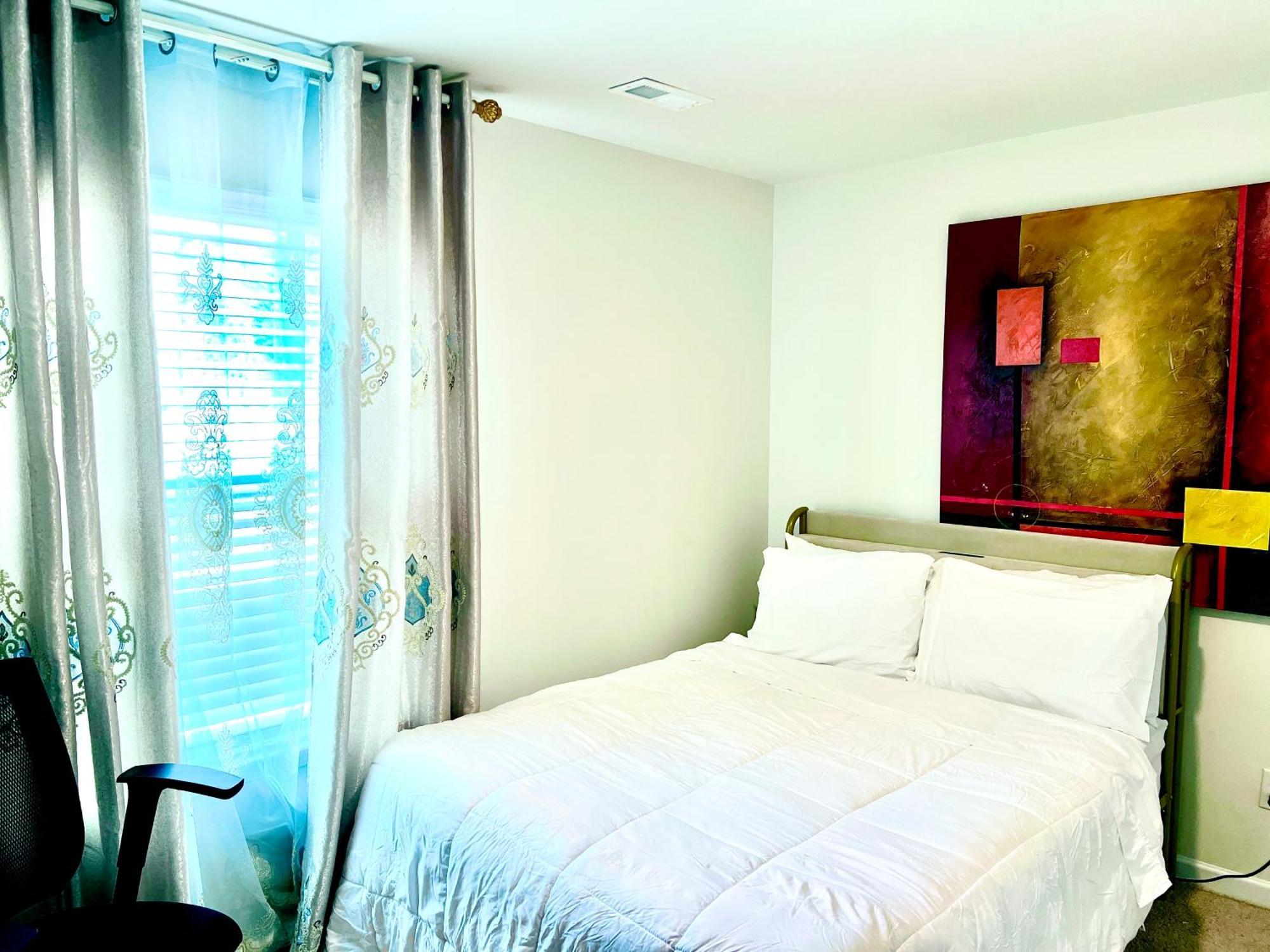 Spacious 4-bedroom House,6beds With Office Space Holiday home *