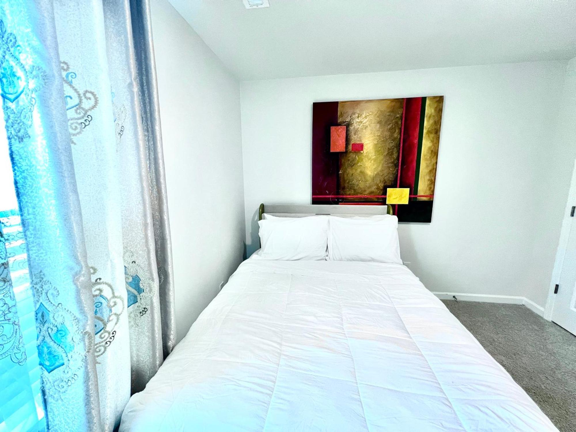 Spacious 4-bedroom House,6beds With Office Space *