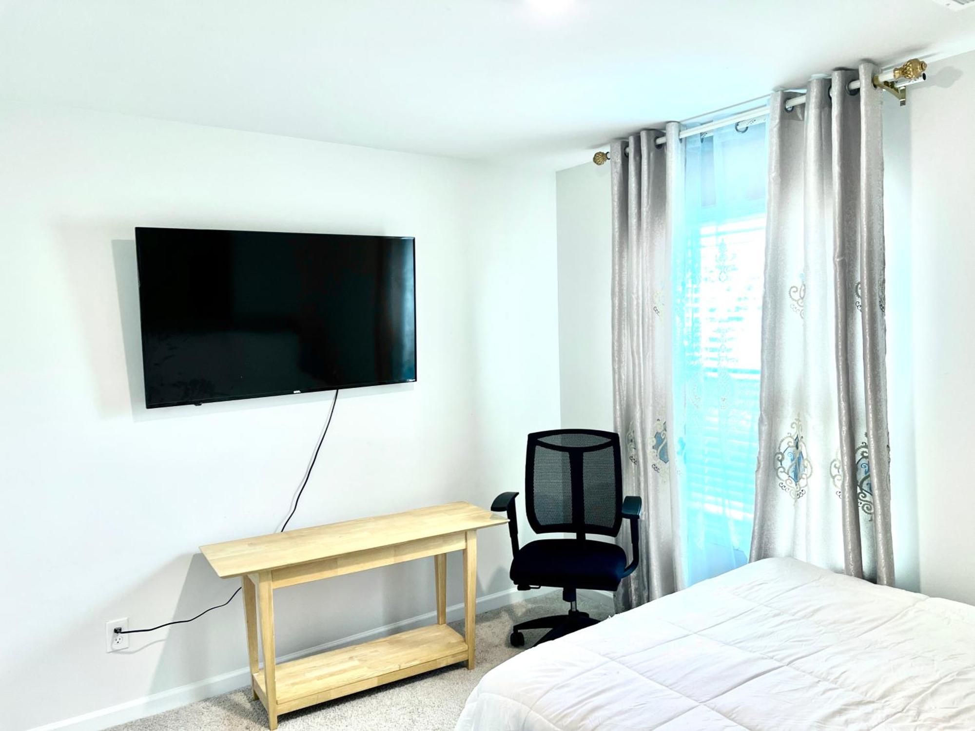 Spacious 4-bedroom House,6beds With Office Space Holiday home