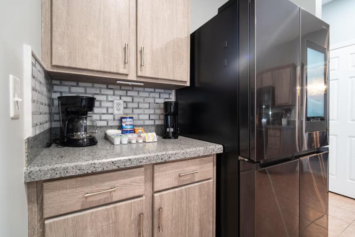 Tiki Hut, Bar, Kitchenette, Grill, Firepit At Pool Apartment