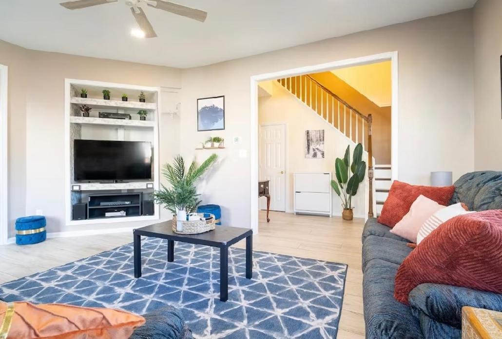Tiki Hut, Bar, Kitchenette, Grill, Firepit At Pool Apartment