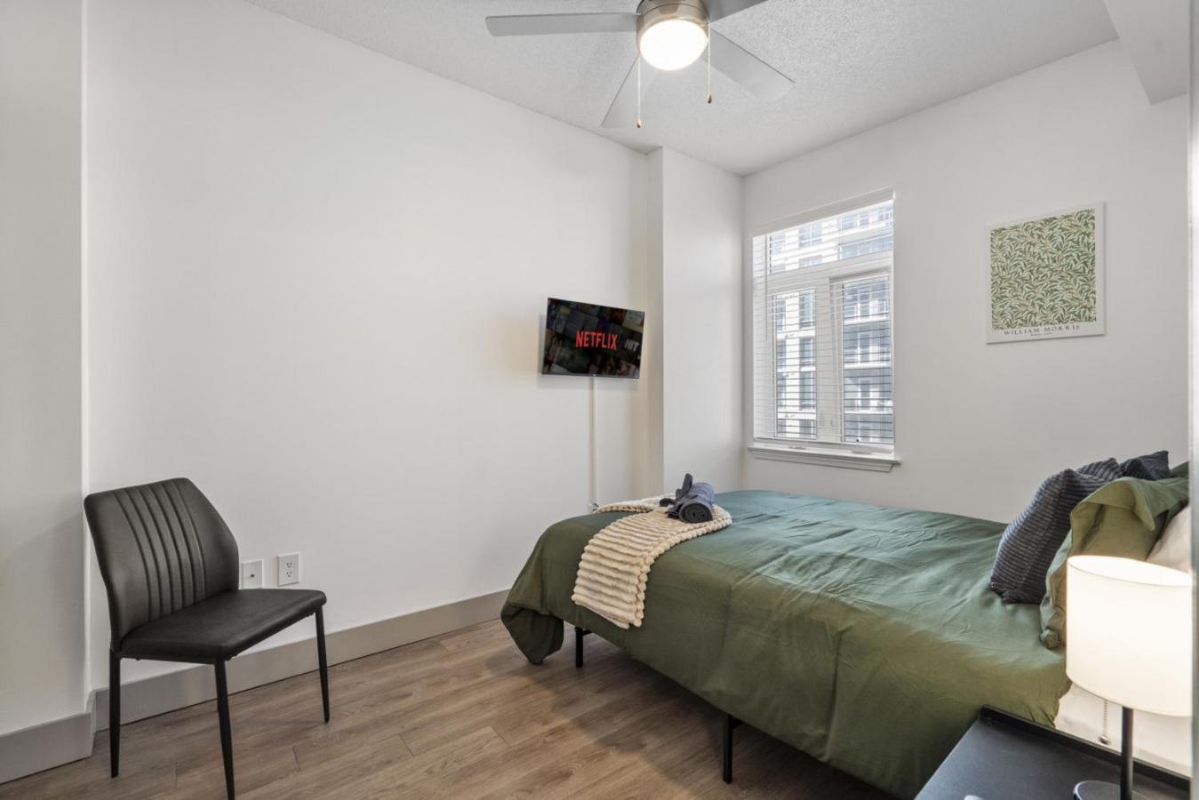 Apartment Bright Uptown Bliss - Free Parking, Walkable, Views *