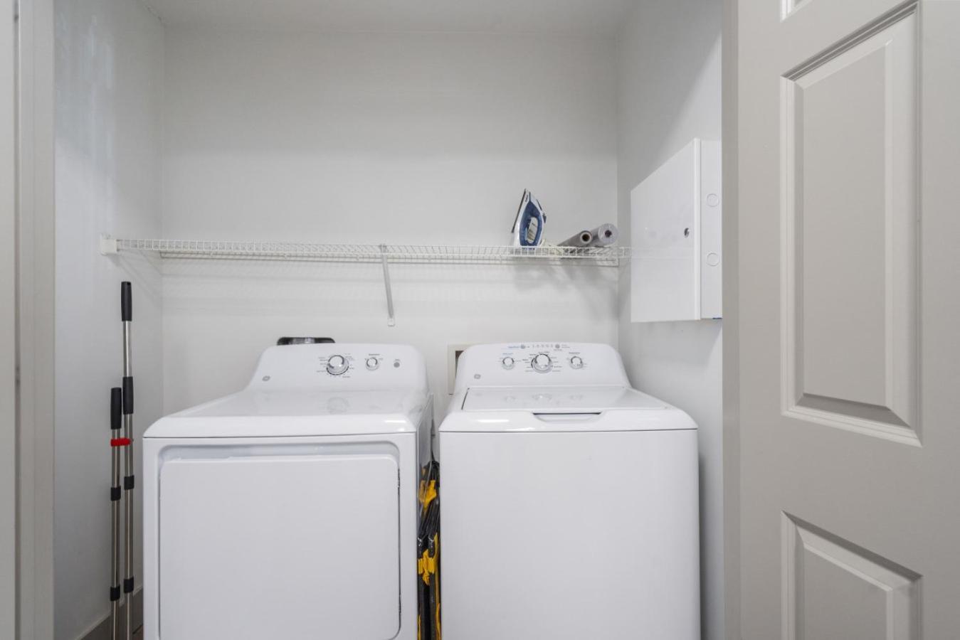 Queen Retreat - Parking, Views, Near Stadium Apartment Charlotte