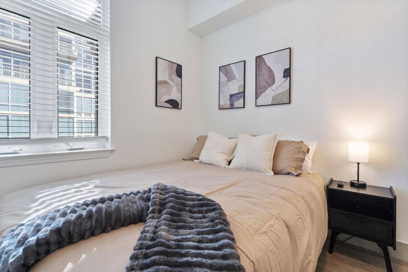 Apartment Queen Retreat - Parking, Views, Near Stadium