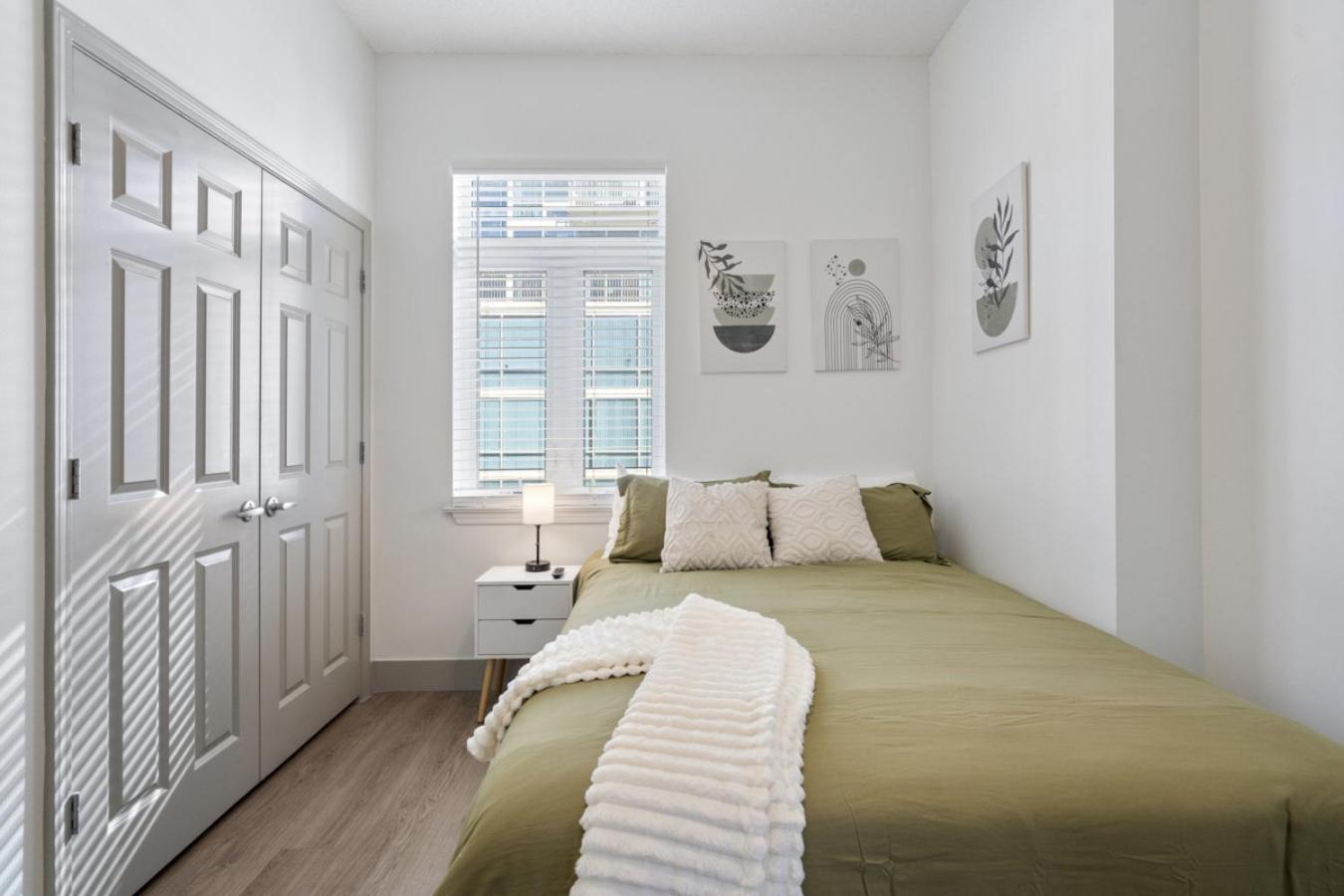Apartment Queen Retreat - Parking, Views, Near Stadium