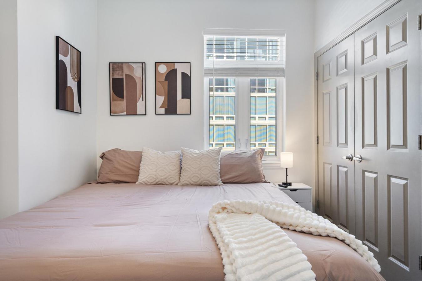 Apartment Queen Retreat - Parking, Views, Near Stadium *