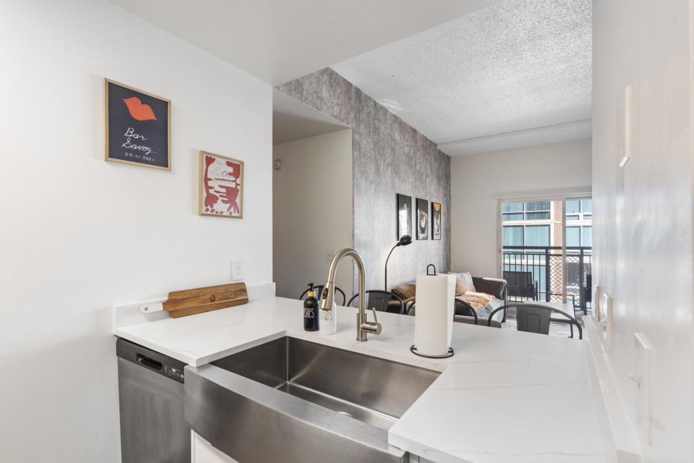 Queen Retreat - Parking, Views, Near Stadium *