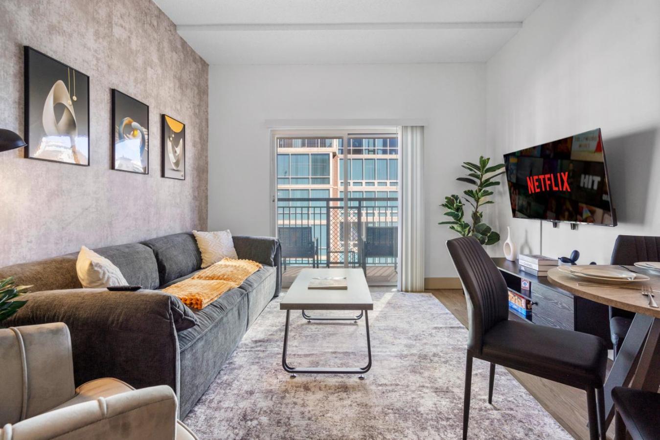 Queen Retreat - Parking, Views, Near Stadium *