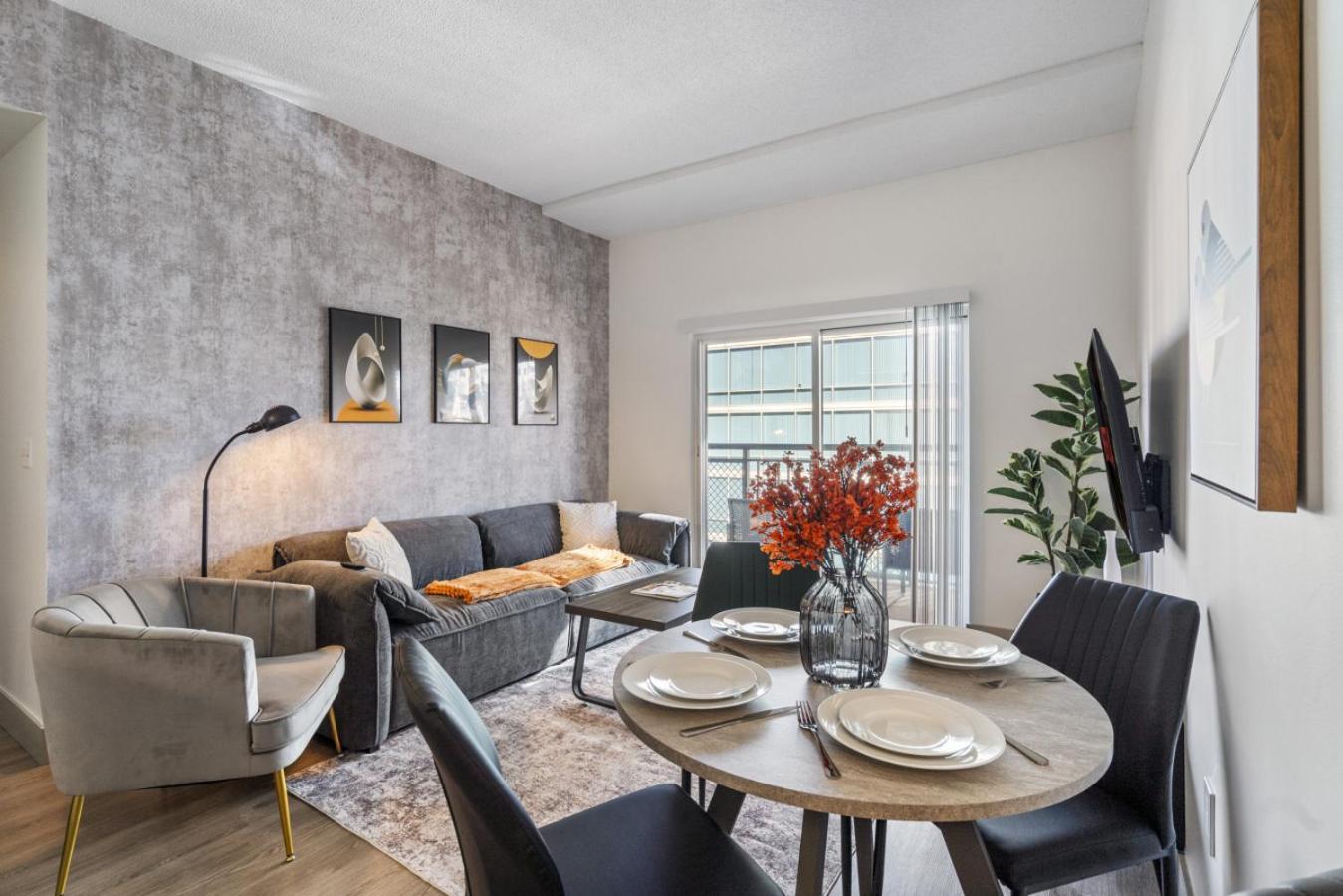 Apartment Queen Retreat - Parking, Views, Near Stadium
