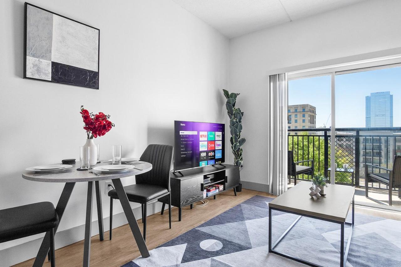 Midnight Marvel - Amazing Views, Free Parking Apartment *