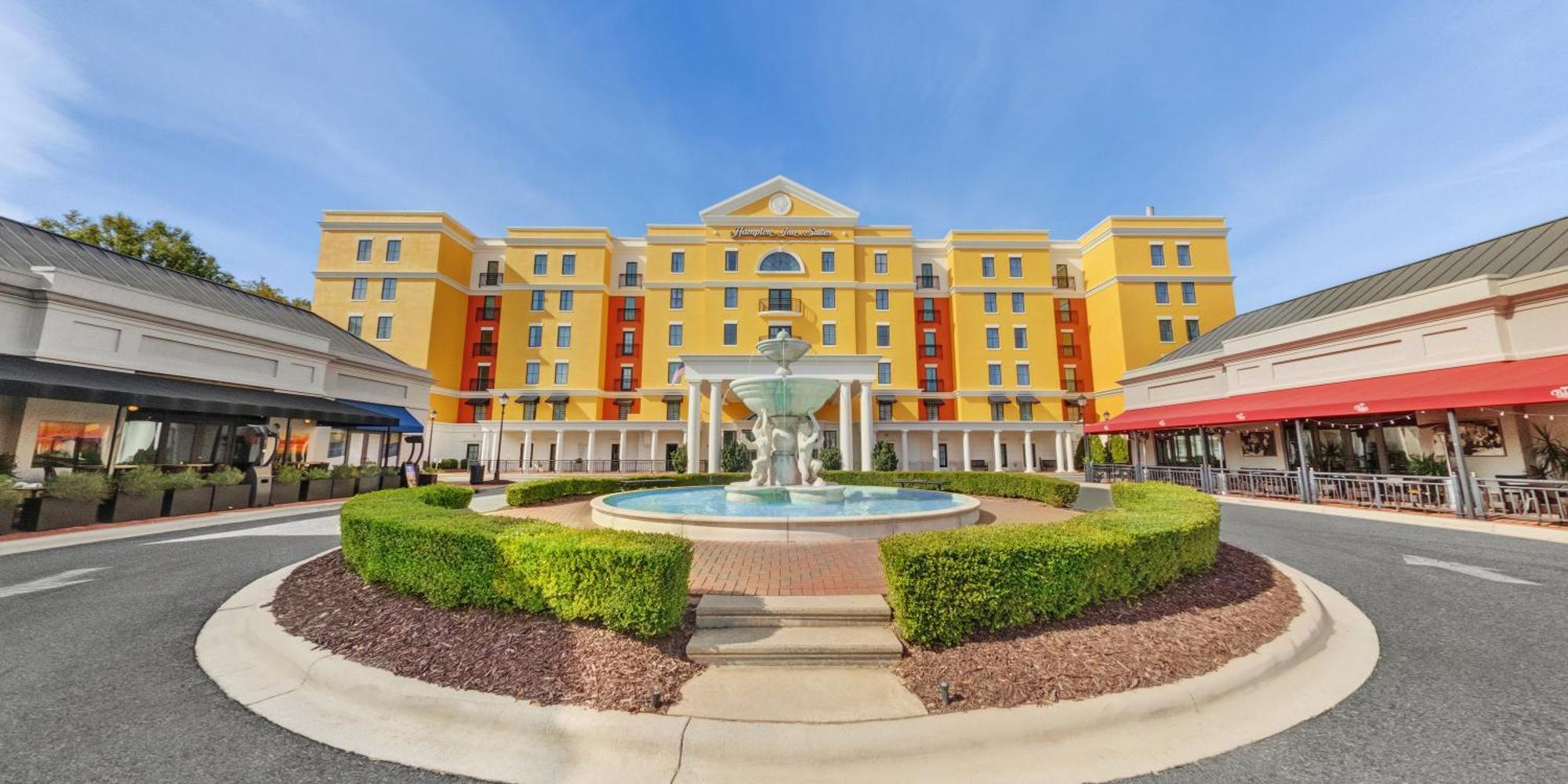 Hotel Hampton & South Park At Phillips Place 3*