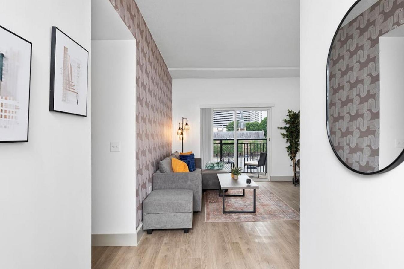 Apartment Stylish 4 Bed - 2 Mins To Stadium - Free Parking - Gym - Views
