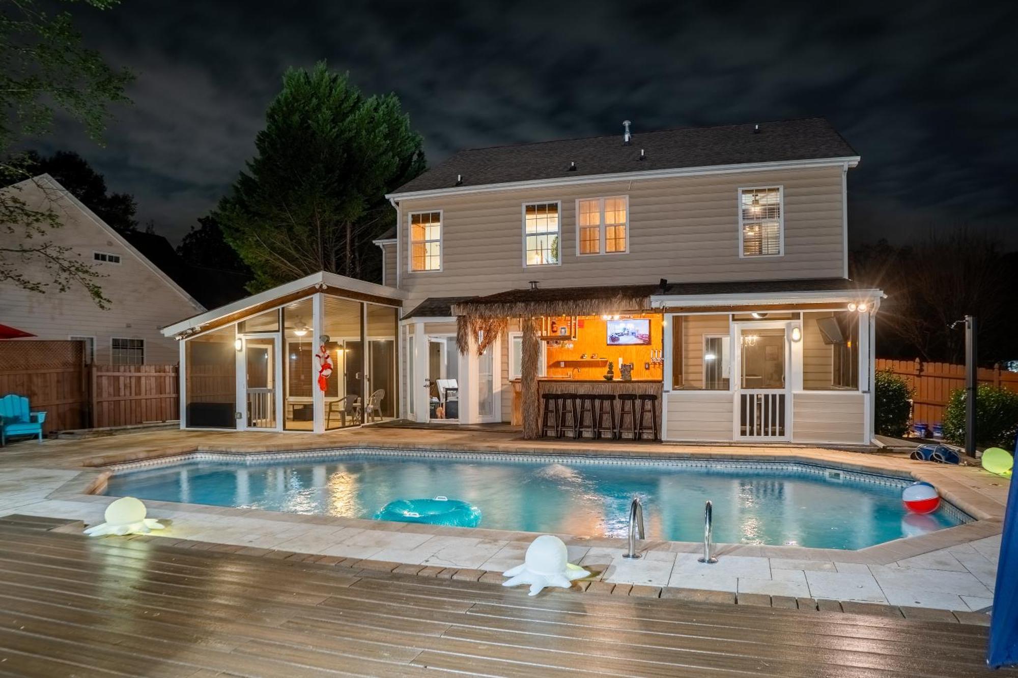 Tiki Hut, Bar, Kitchenette, Grill, Firepit At Pool Apartment Charlotte