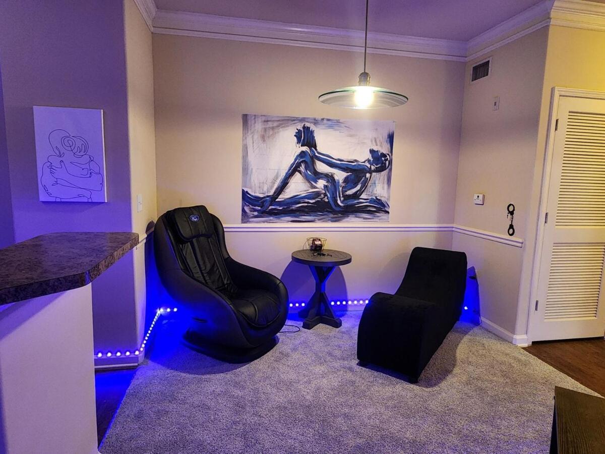 Apartment Two Couple Up - Adults Only! Instant Let's Play
