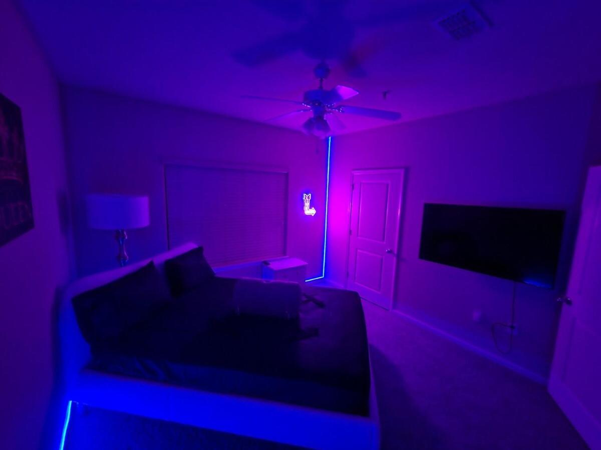 Apartment Two Couple Up - Adults Only! Instant Let's Play Charlotte