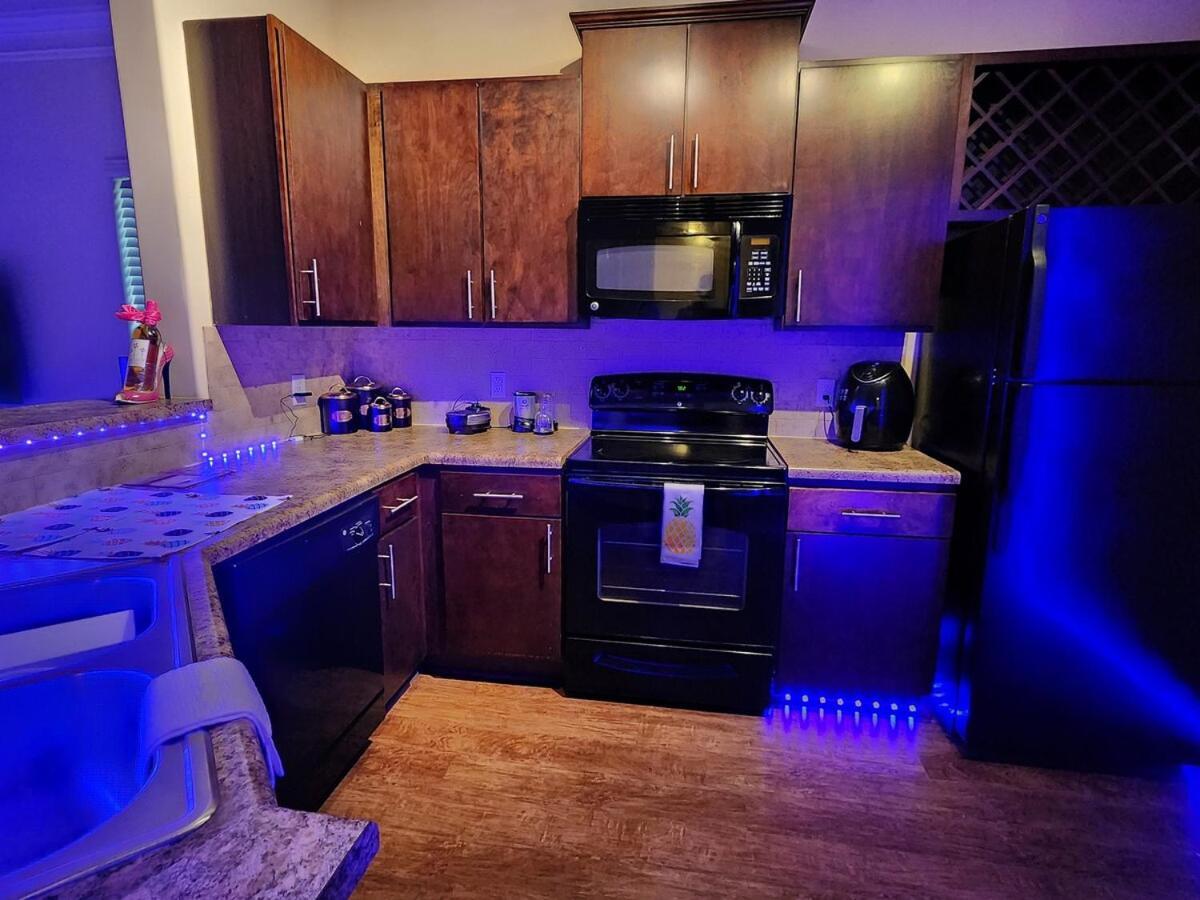 Apartment Two Couple Up - Adults Only! Instant Let's Play Charlotte