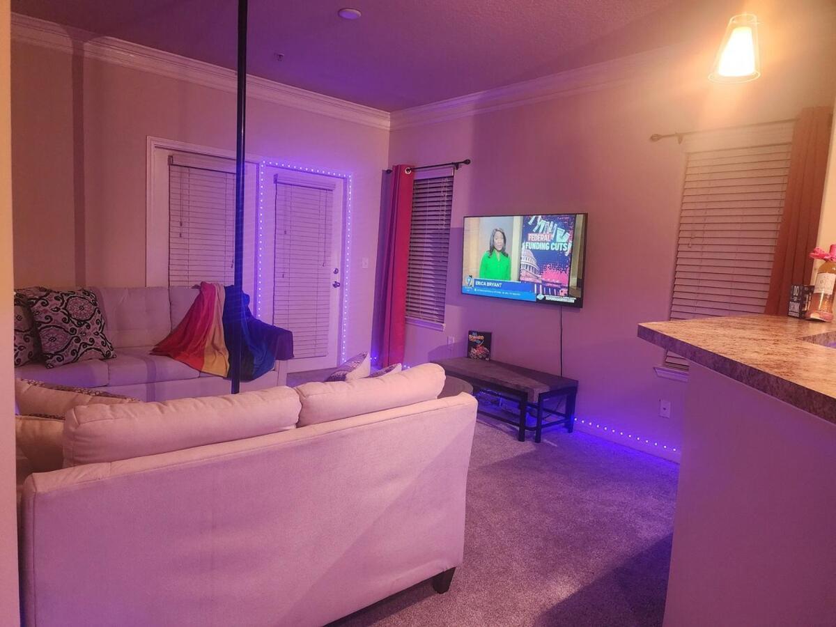 Apartment Two Couple Up - Adults Only! Instant Let's Play Charlotte