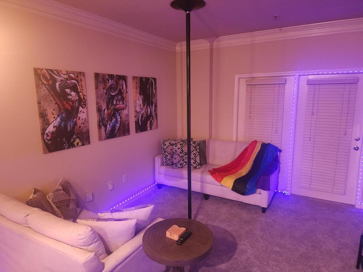 Two Couple Up - Adults Only! Instant Let's Play Apartment