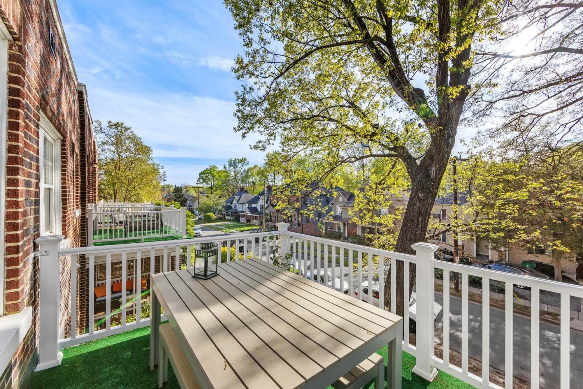 Vibrant And Cozy 2br Near Uptown With Balcony Charlotte