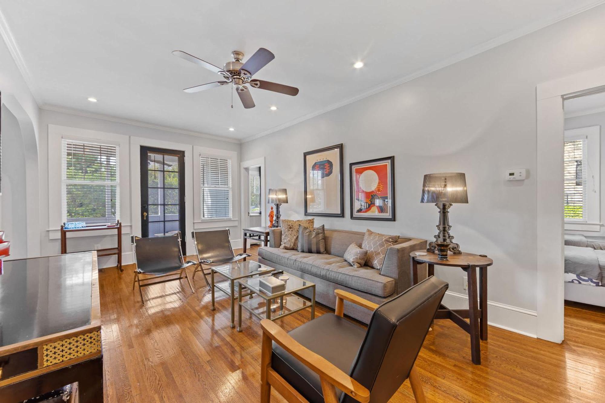 Stylish Myers Park 2 Bedroom With Screened Porch