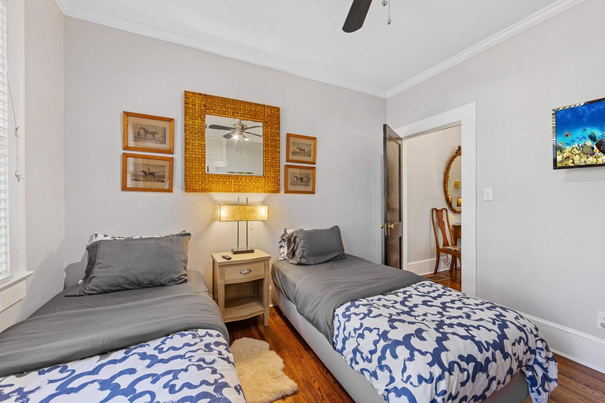 Holiday home Stylish Myers Park 2 Bedroom With Screened Porch *