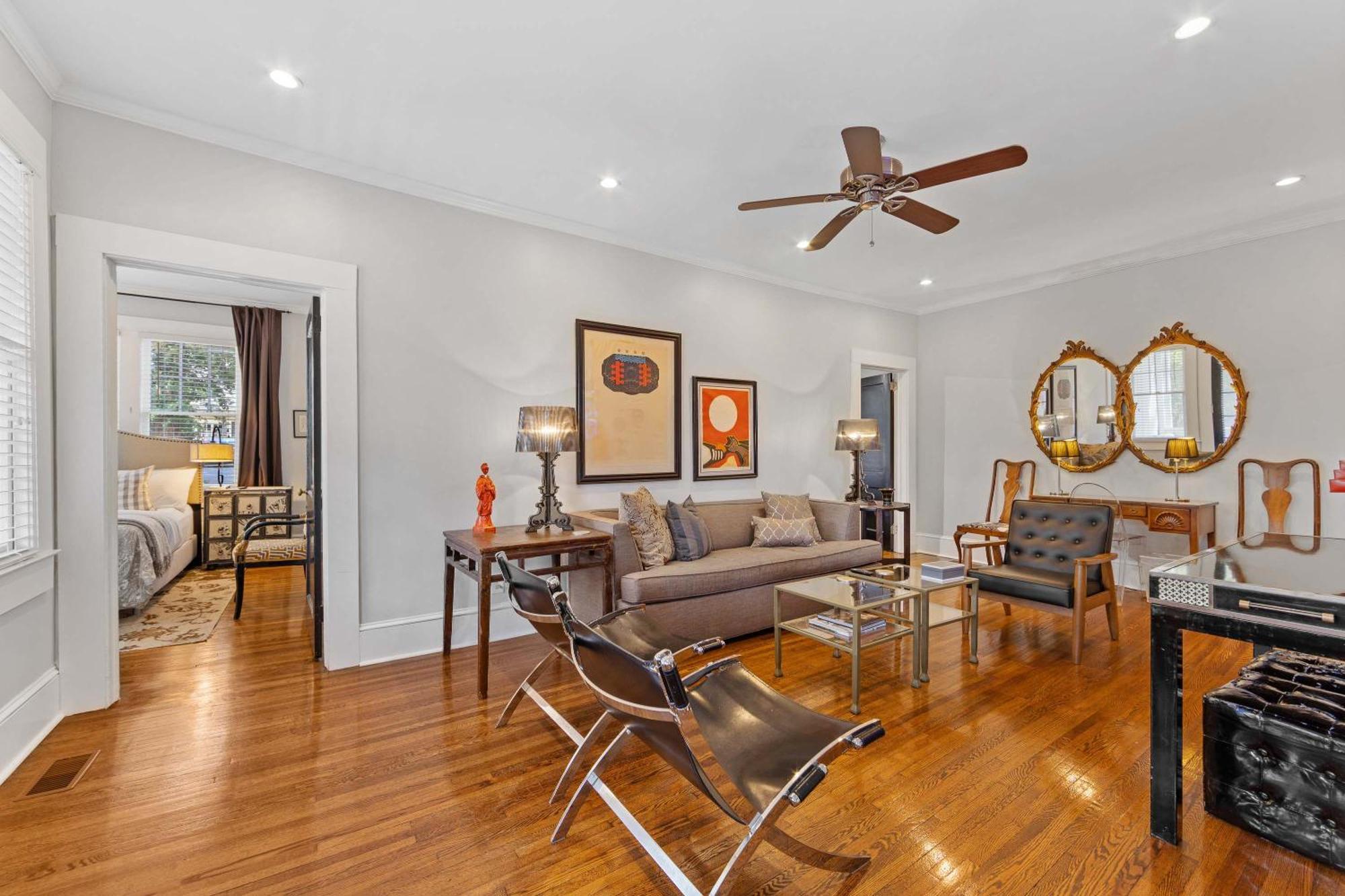 Stylish Myers Park 2 Bedroom With Screened Porch Holiday home *