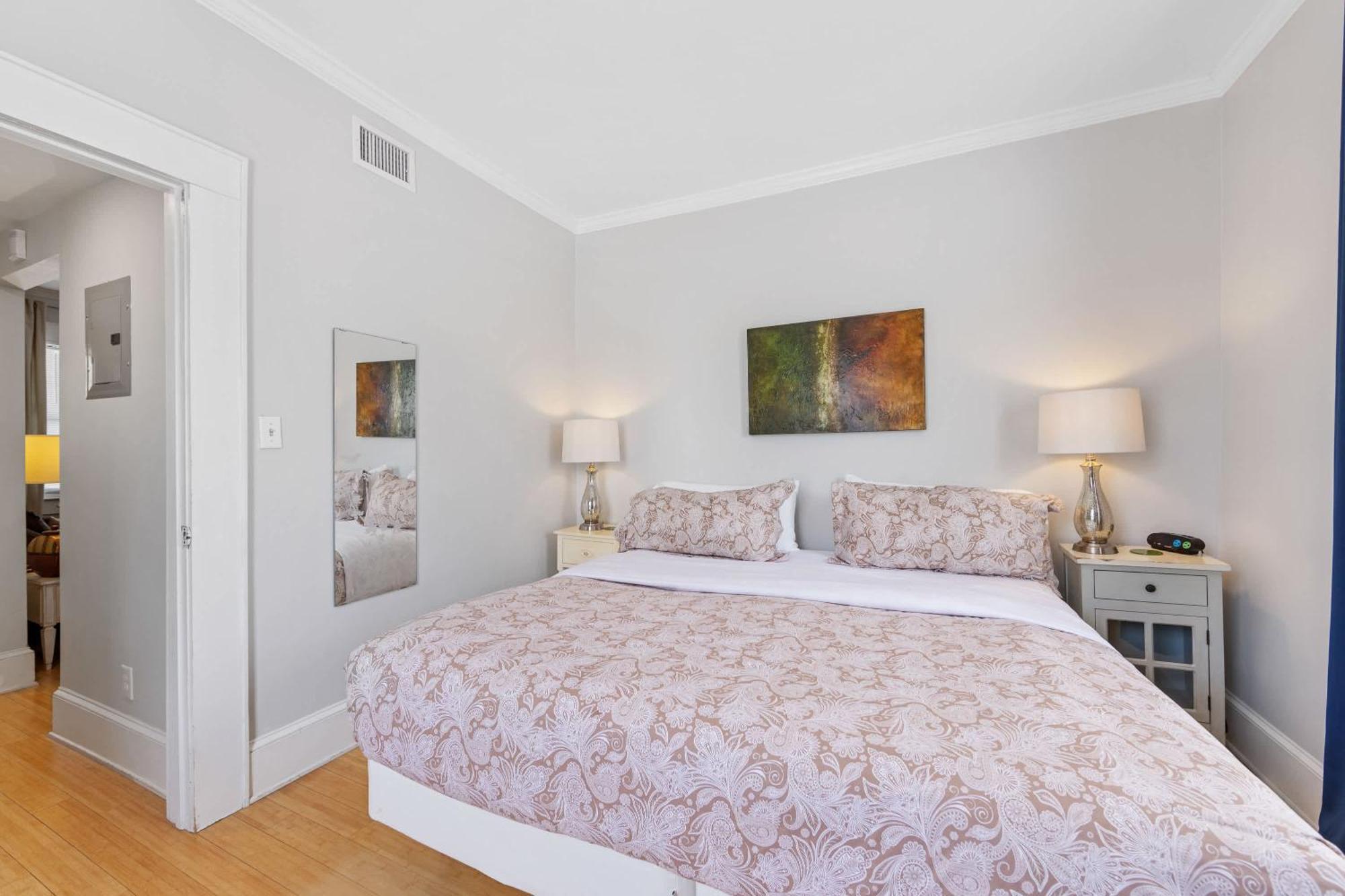 Chic 1 Bedroom Units Near Dilworth *