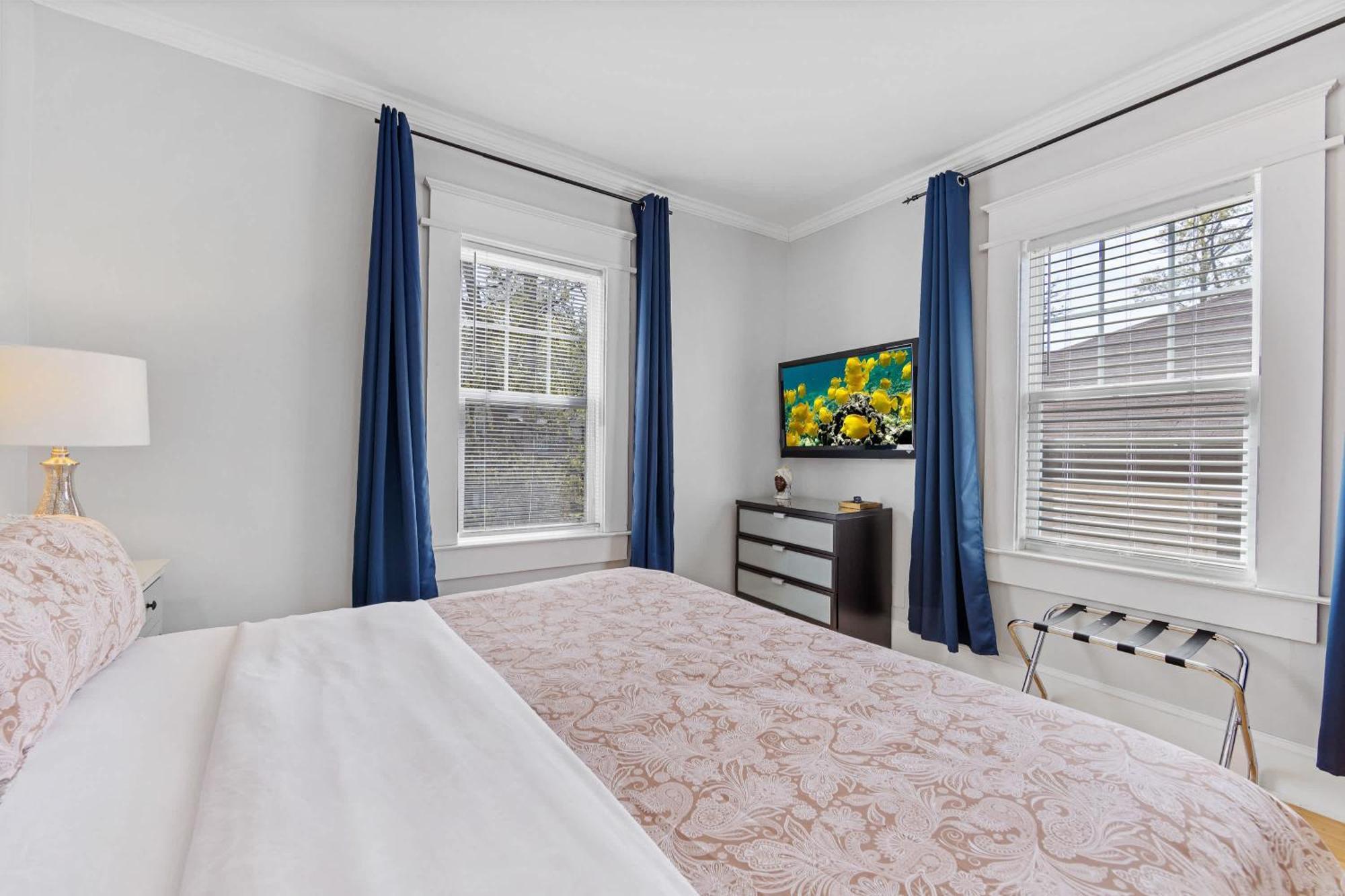 Chic 1 Bedroom Units Near Dilworth Holiday home *