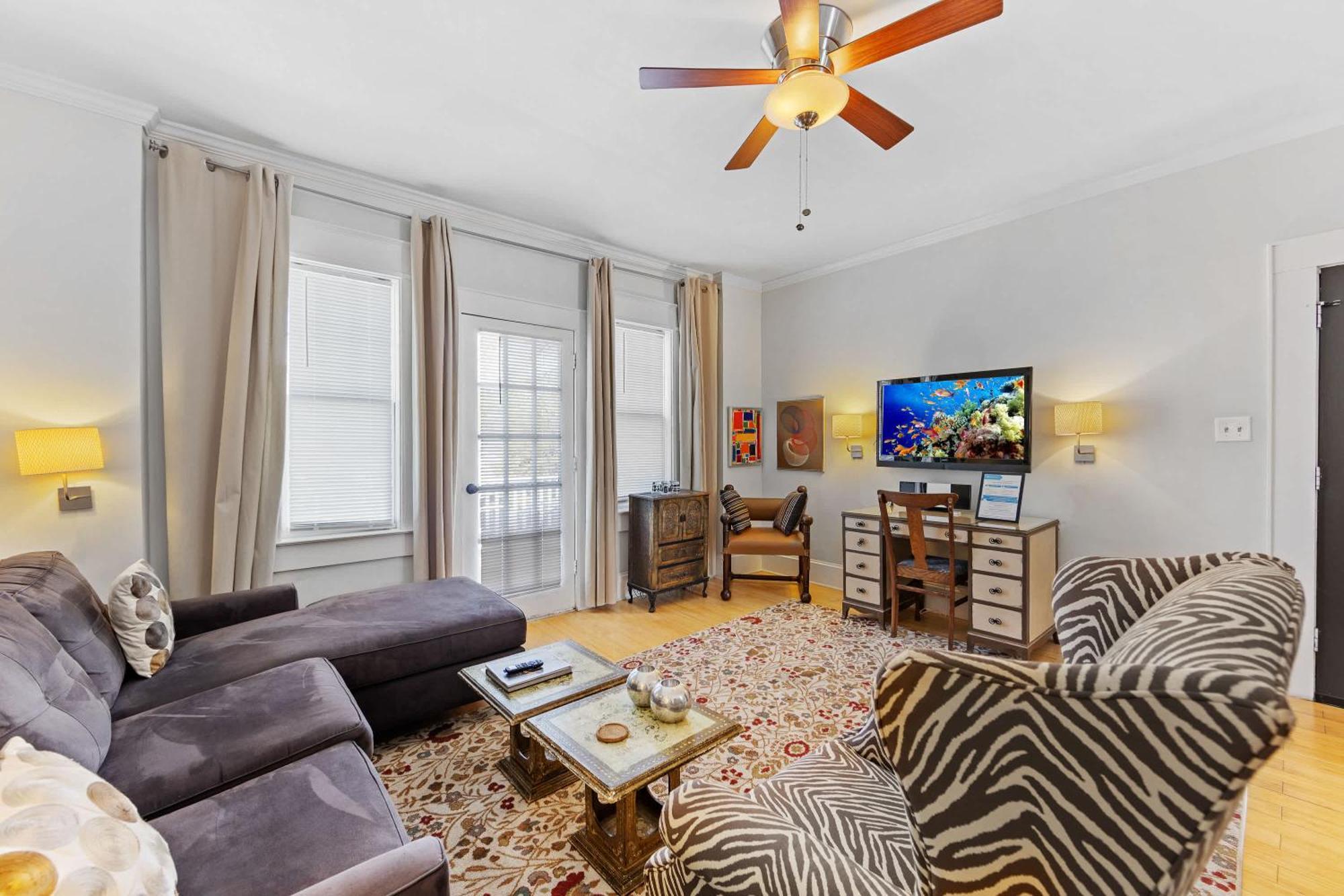 Chic 1 Bedroom Units Near Dilworth Holiday home