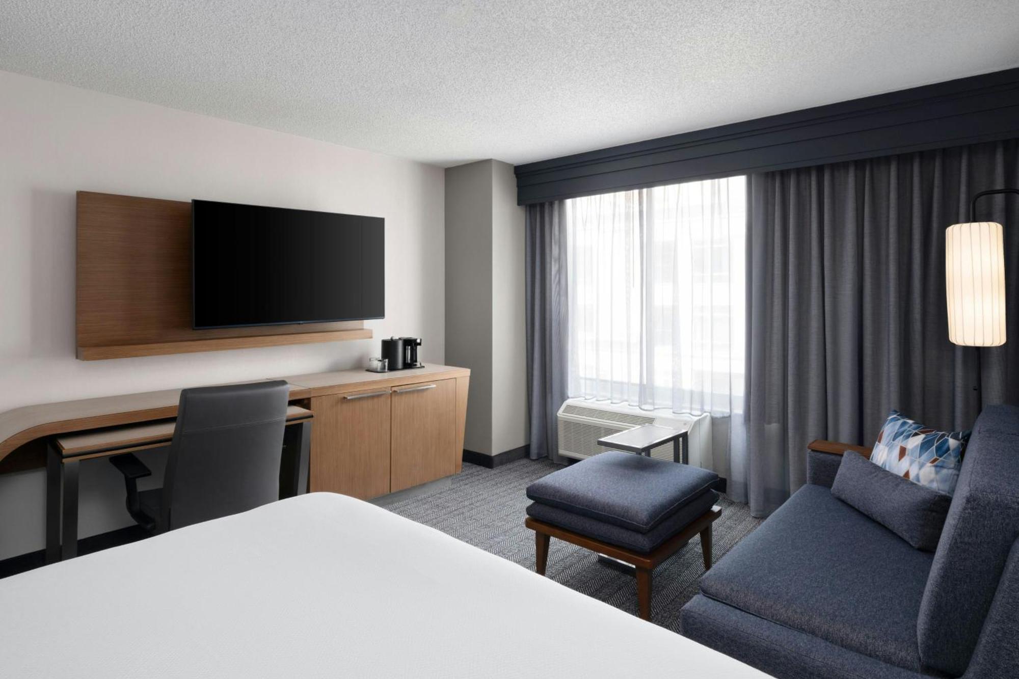 Courtyard Center Hotel Charlotte