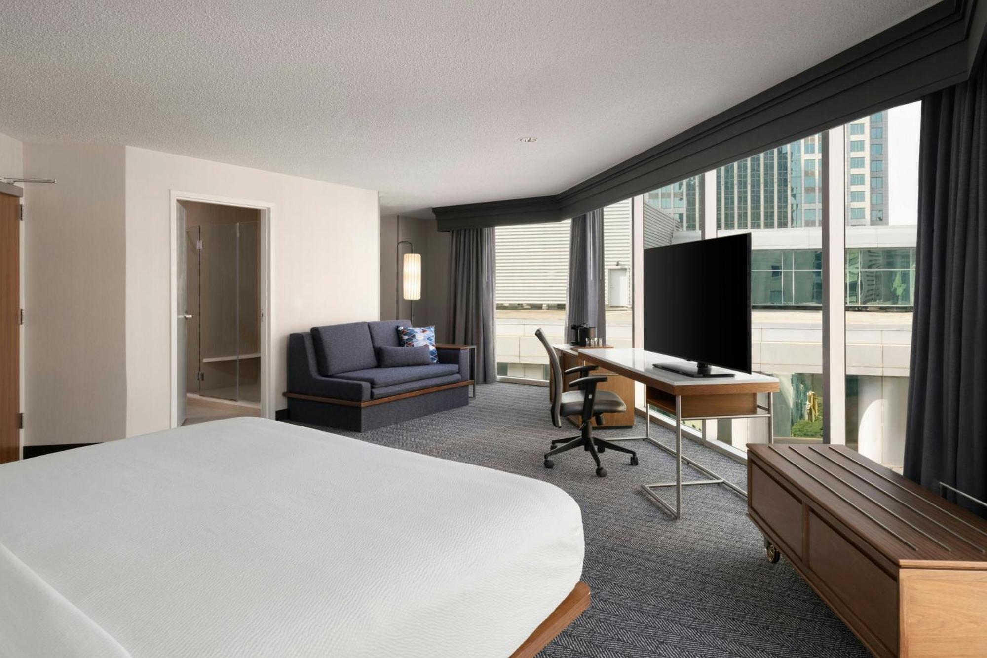 Courtyard Center 3*