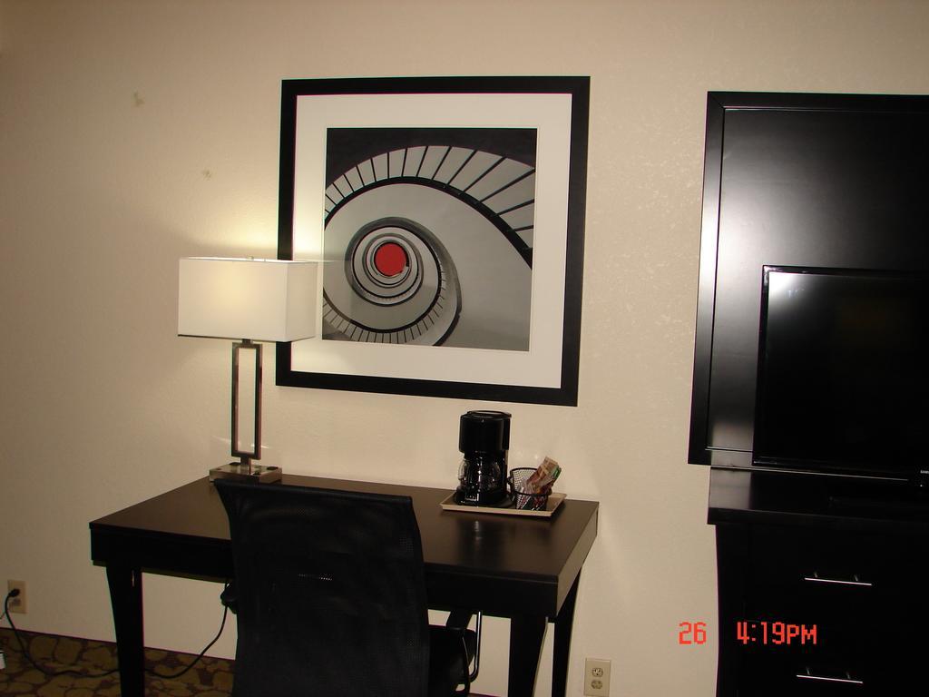 Hotel Ramada Plaza By Wyndham South End Airport