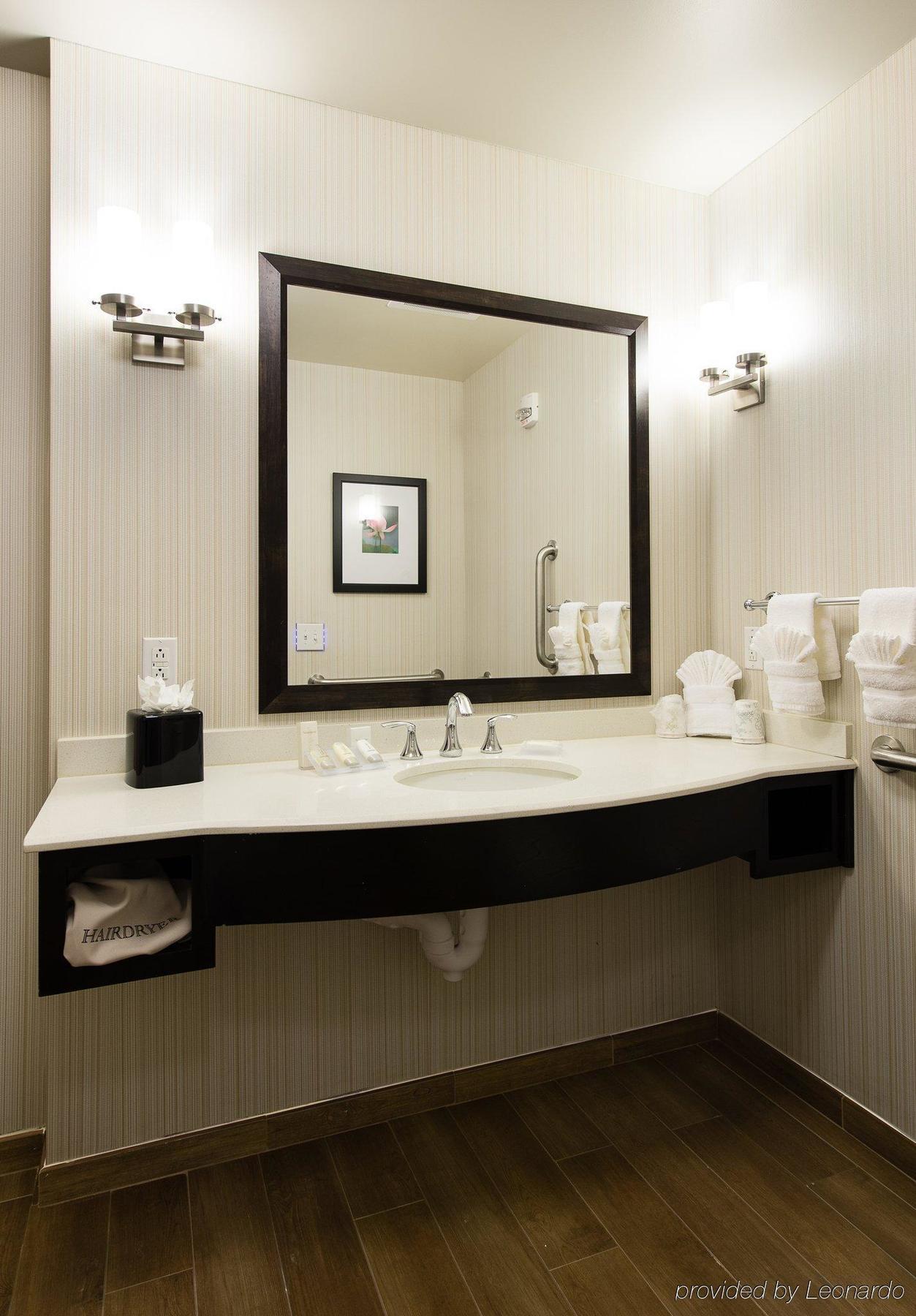 Hilton Garden Airport Hotel 3*