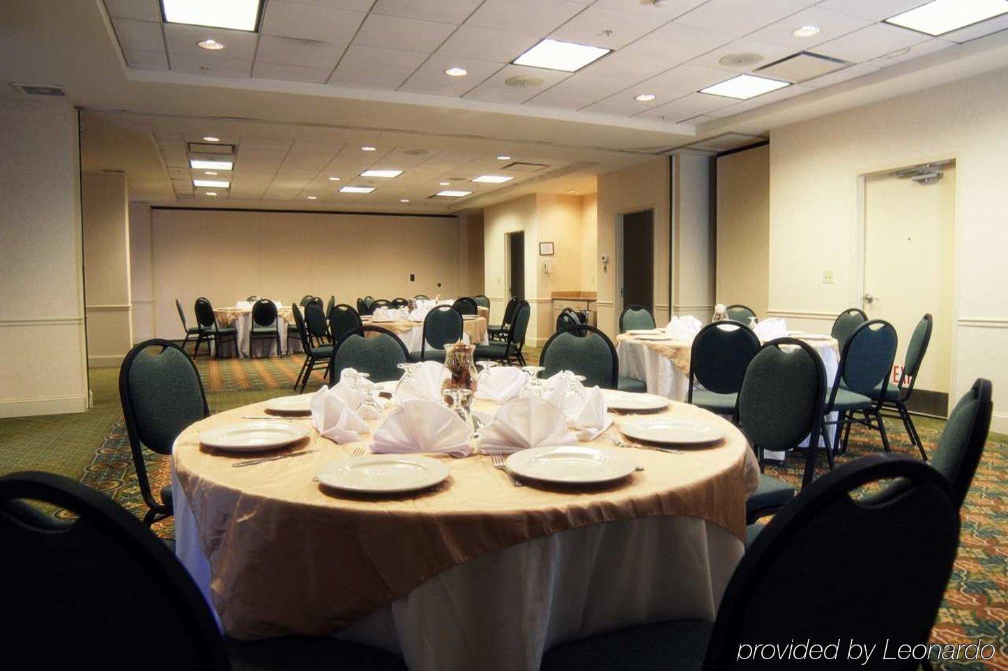 Hilton Garden Pineville 3*