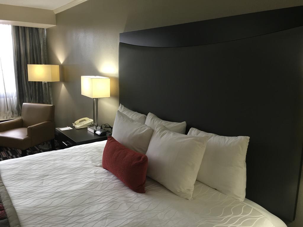 Ramada Plaza By Wyndham South End Airport 3*
