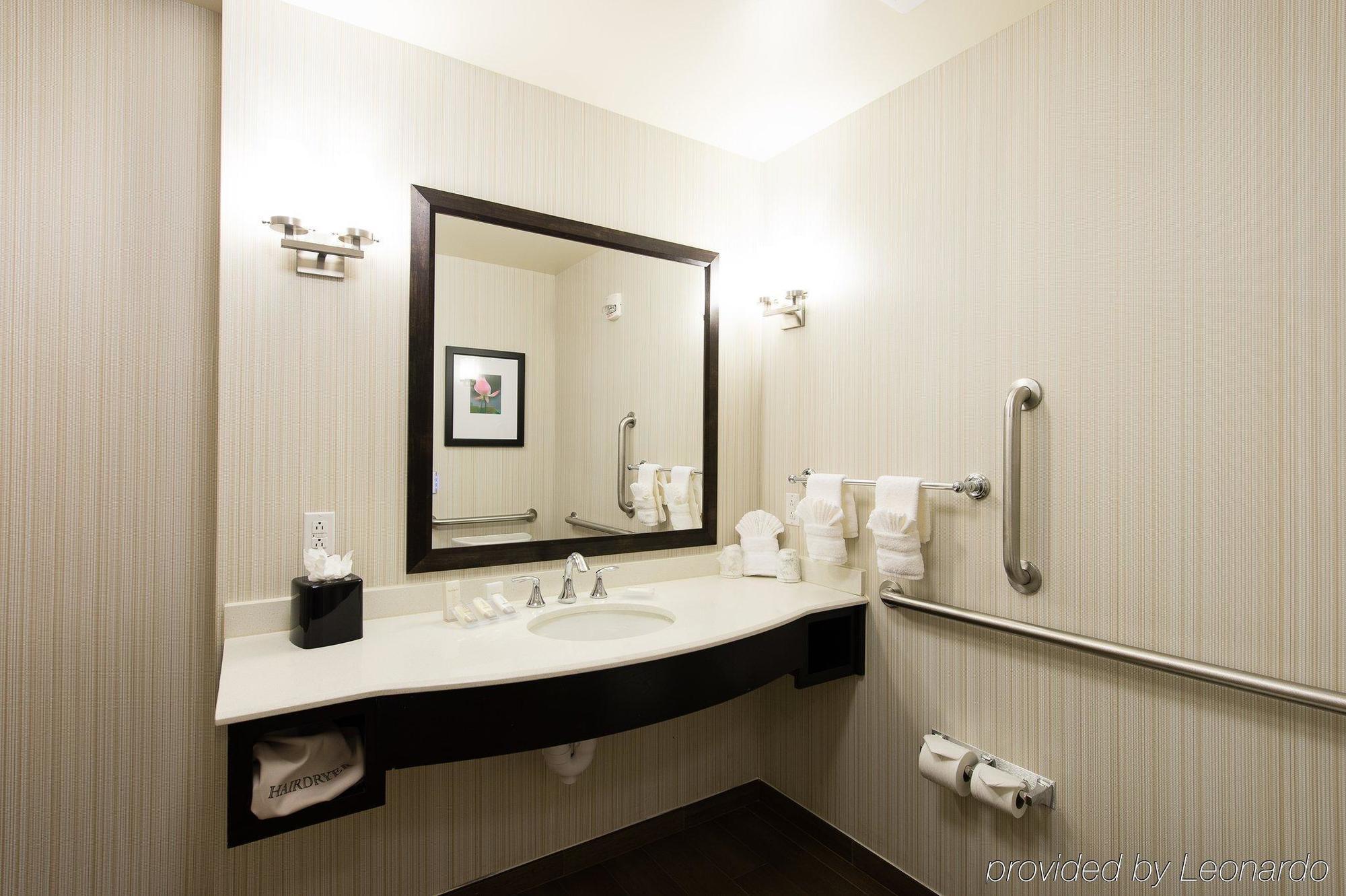 Hilton Garden Airport Hotel 3*