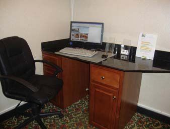 Hotel Microtel By Wyndham Airport 3*