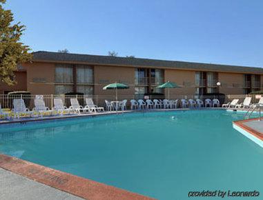Days By Wyndham Charlotte/woodlawn Near Carowinds Motel