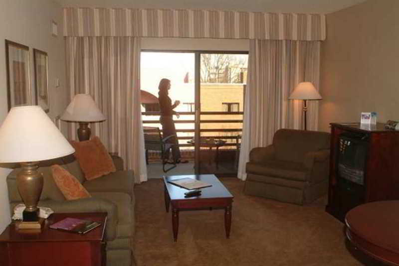 Doubletree By Hilton Charlotte/southpark Hotel 3*