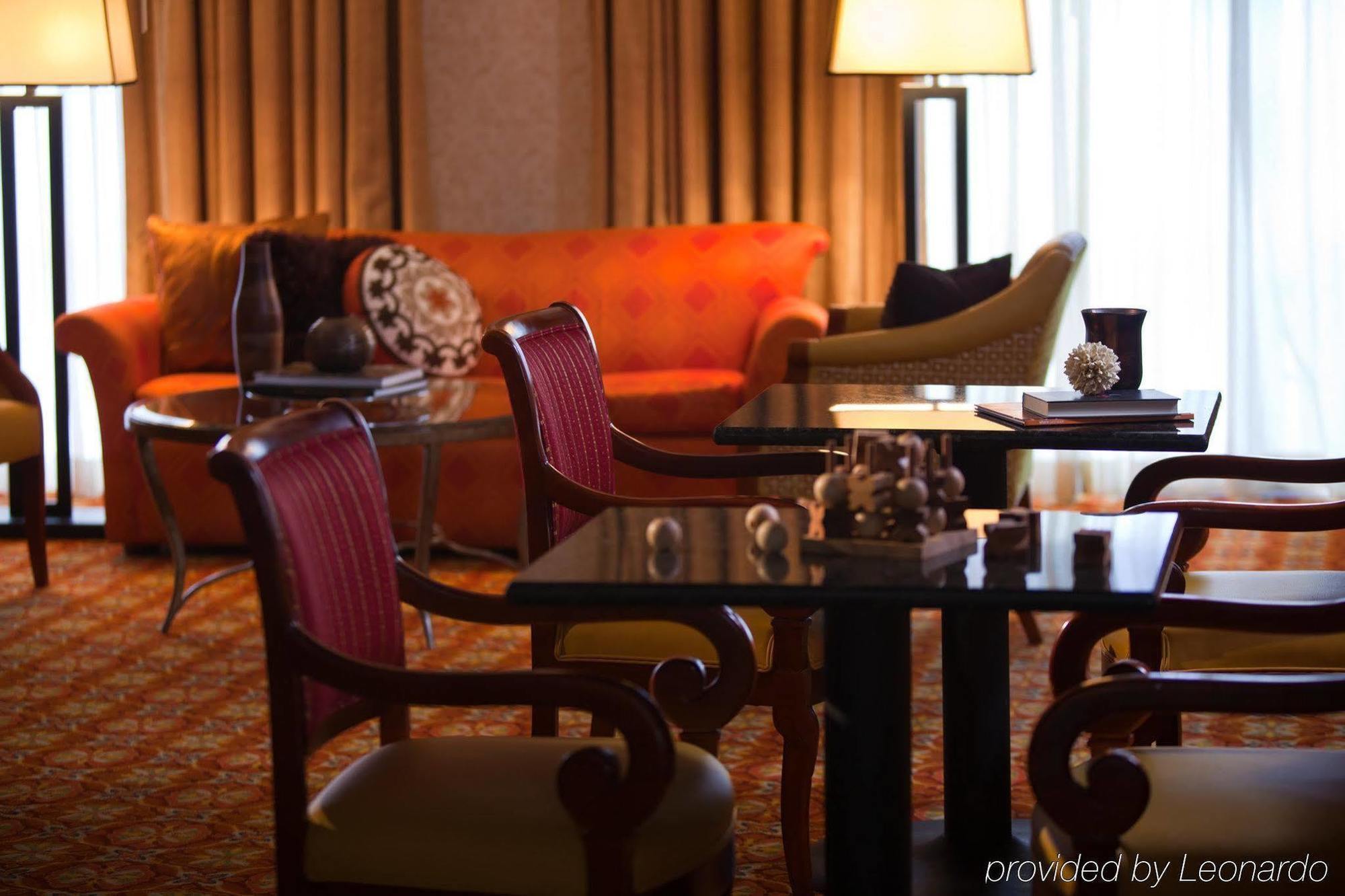 Hotel Hilton Airport 4*