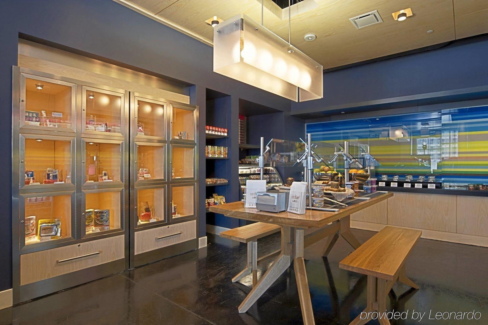 Aloft Center Hotel 2*