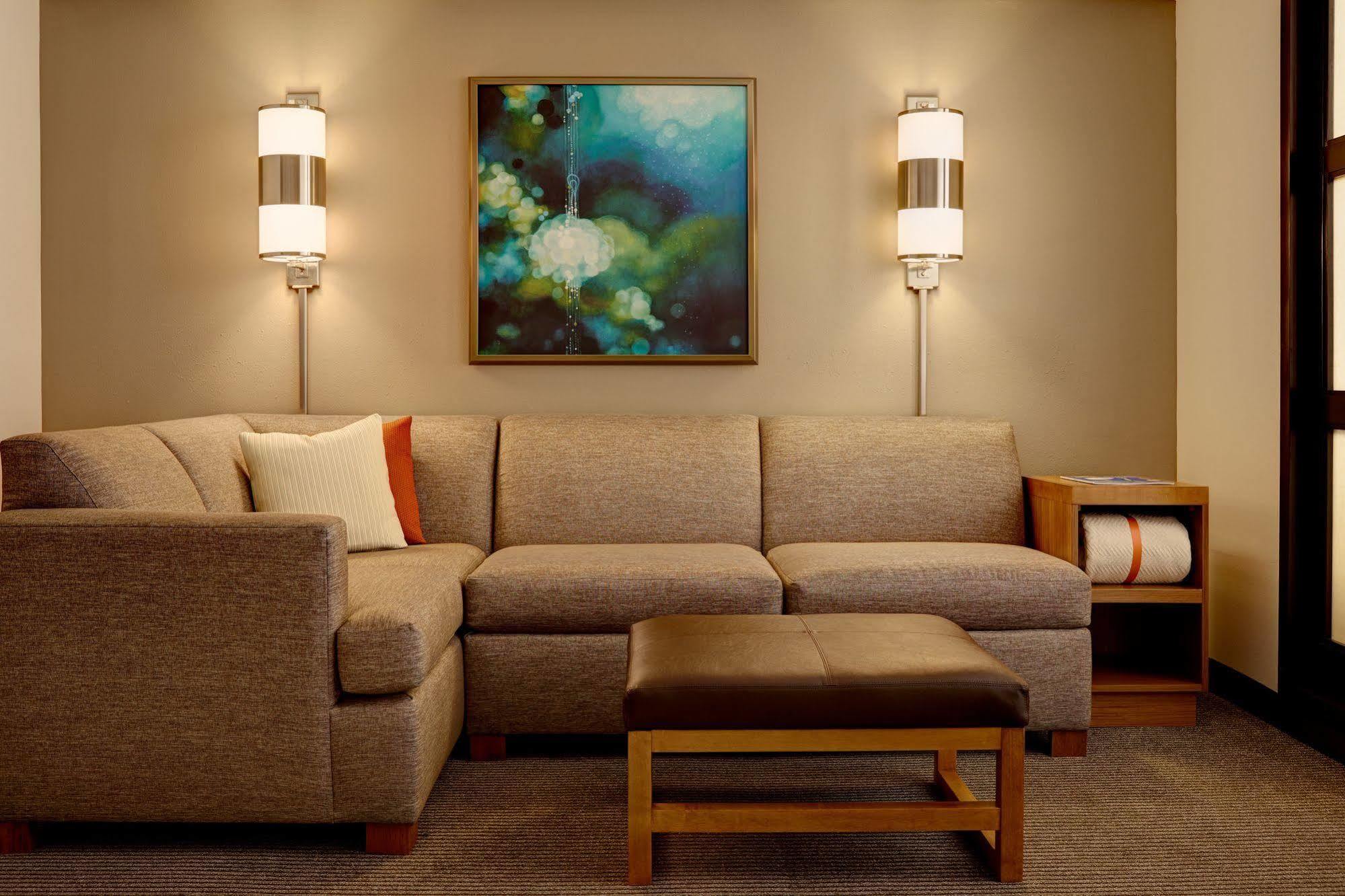 Hyatt Place Airport/lake Pointe Hotel