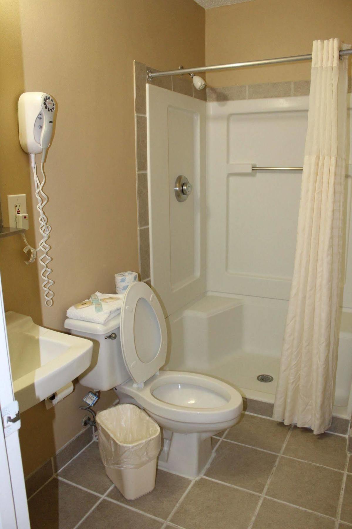 Hotel Suburban Charlotte-ballantyne 2*