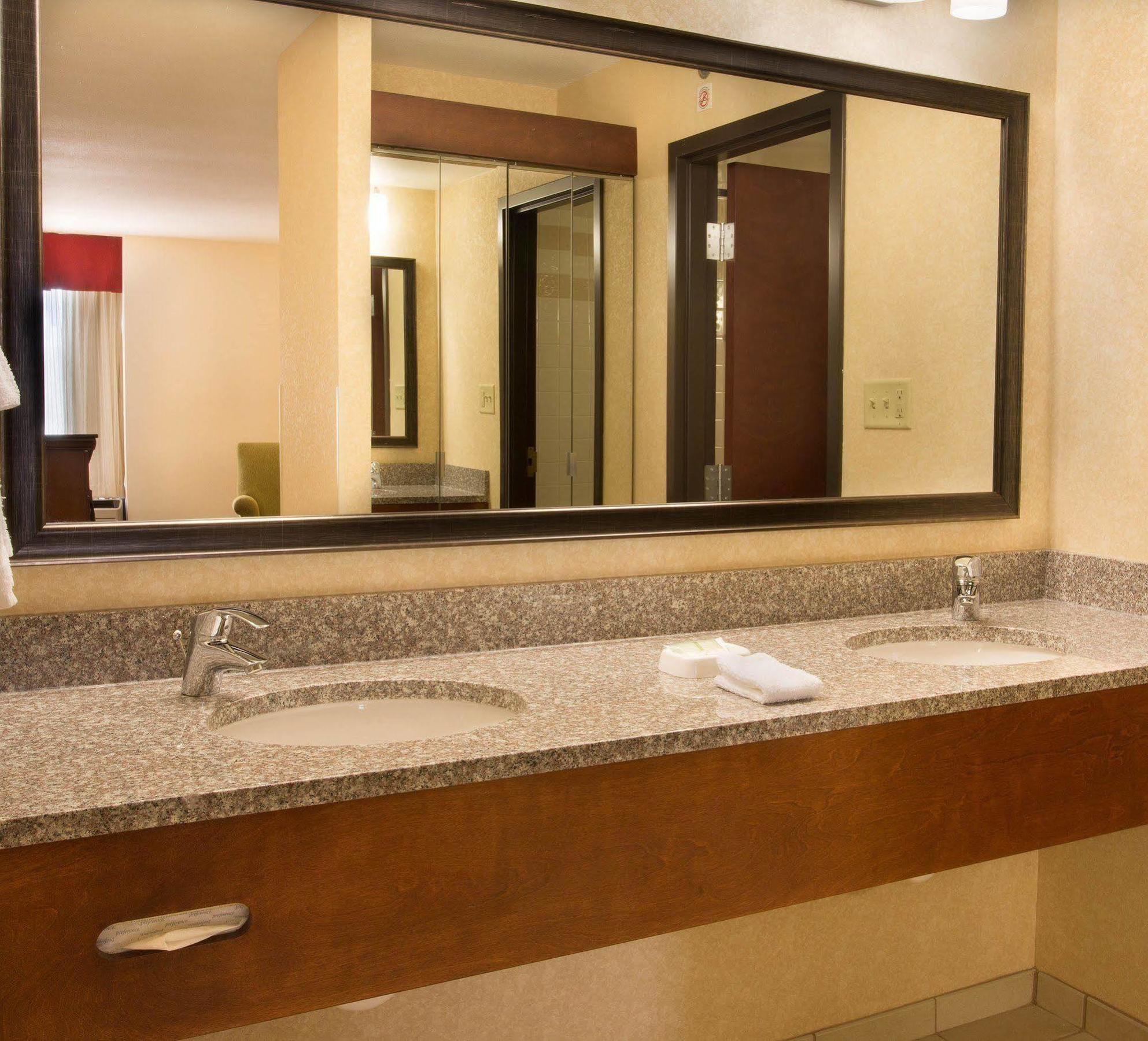 Drury & Place Hotel