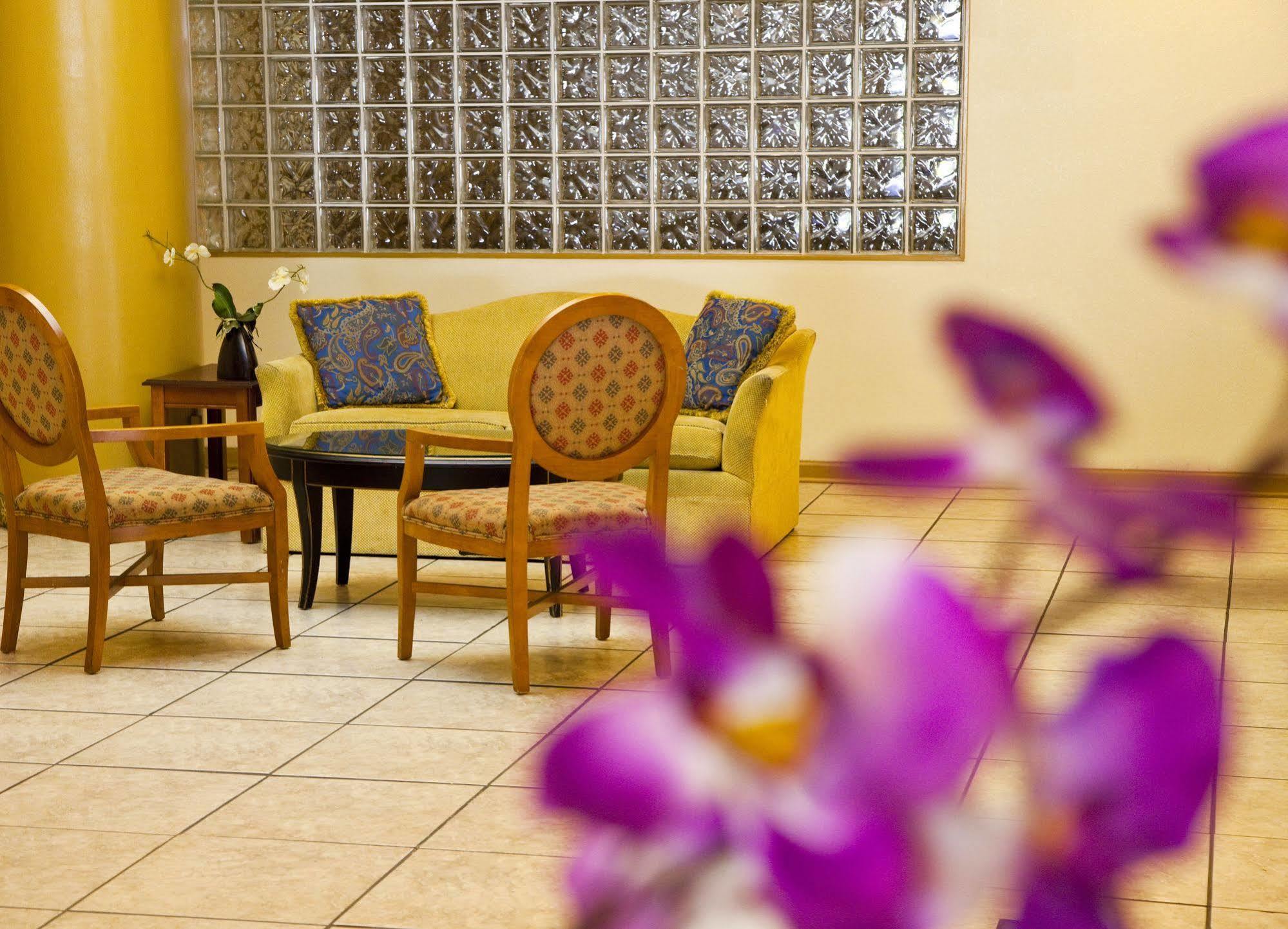 Golden By Oyo Hotel