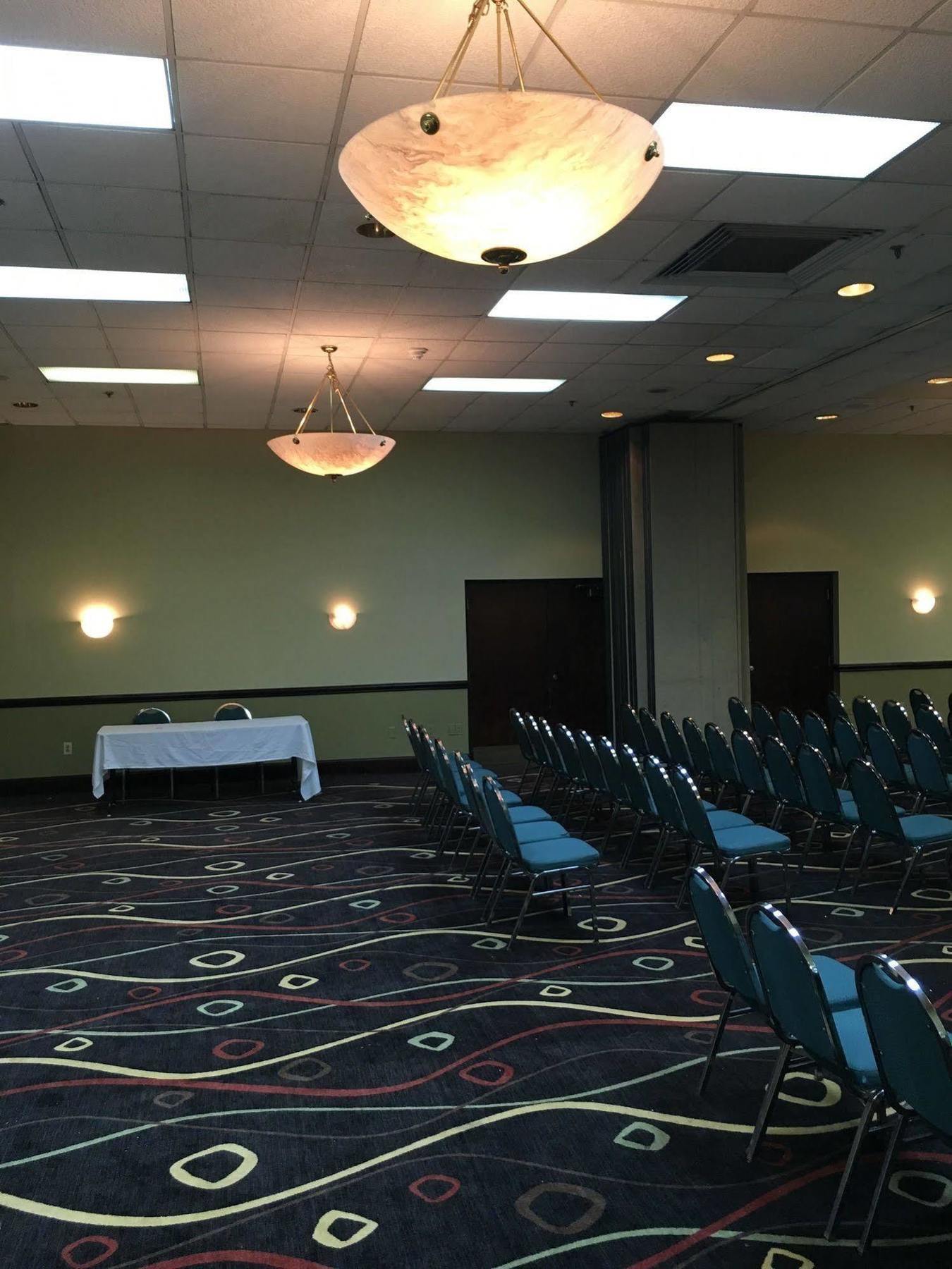 Ramada Plaza By Wyndham South End Airport 3*
