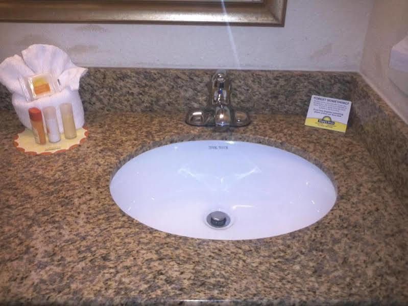 Days By Wyndham Charlotte/woodlawn Near Carowinds 2*