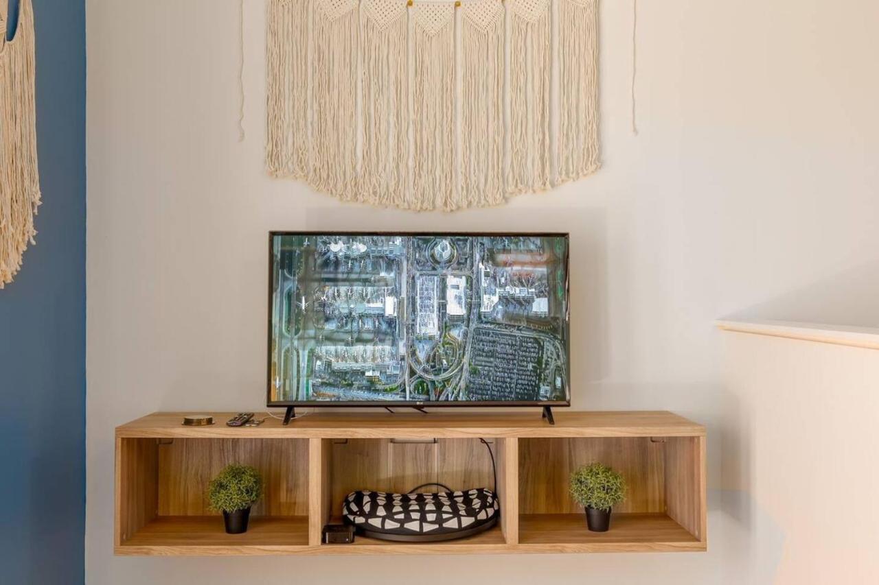 Trifecta Spacious & Beautiful Wifi Superhost Apartment *
