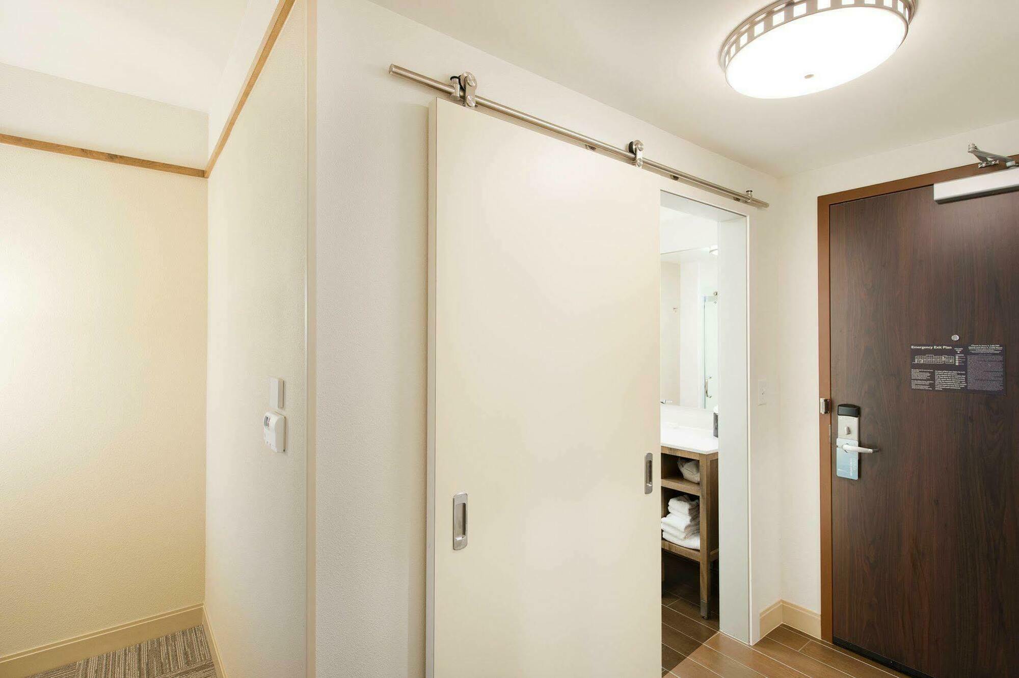 Hilton Garden Airport 3*