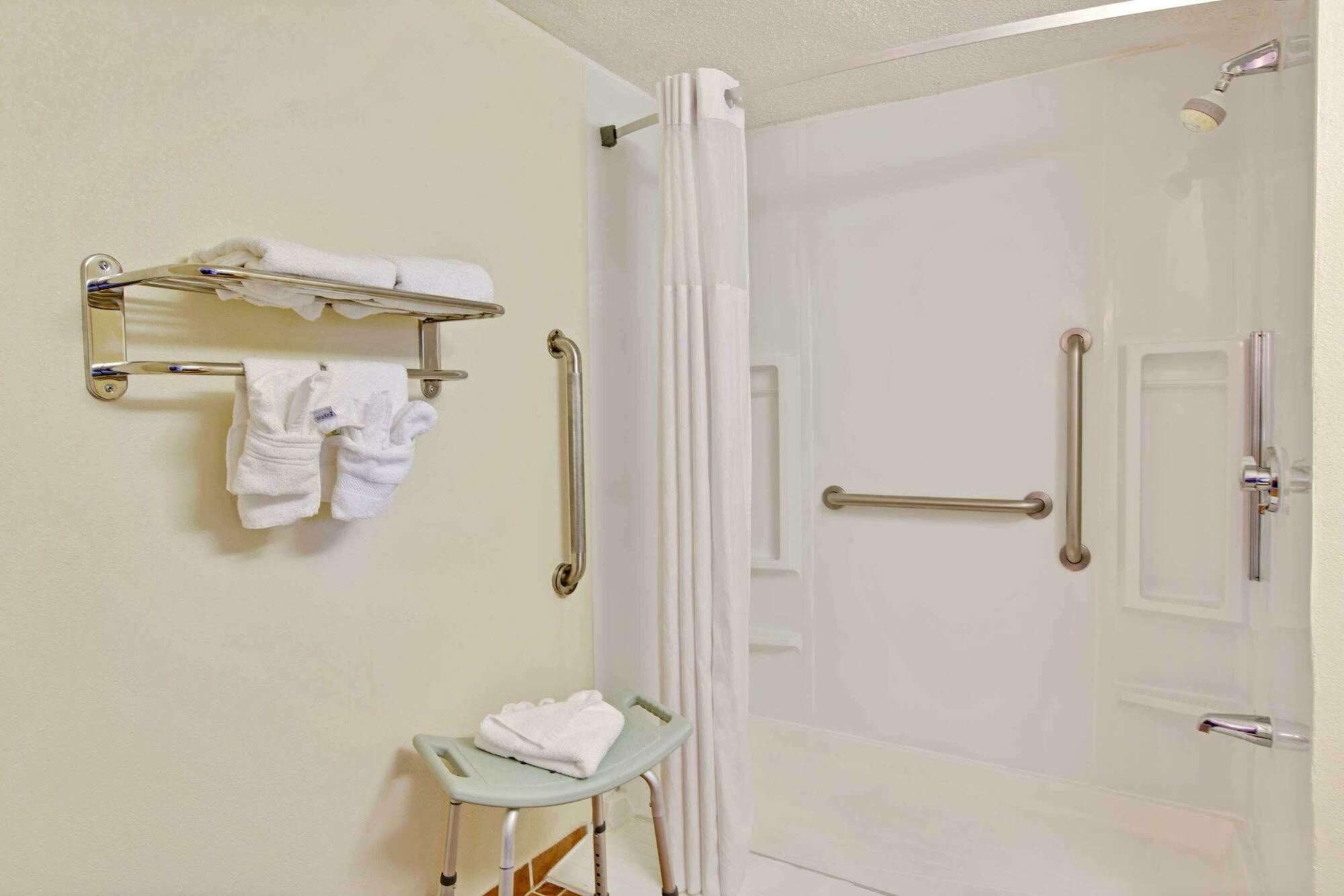 Motel Days By Wyndham Charlotte/woodlawn Near Carowinds 2*